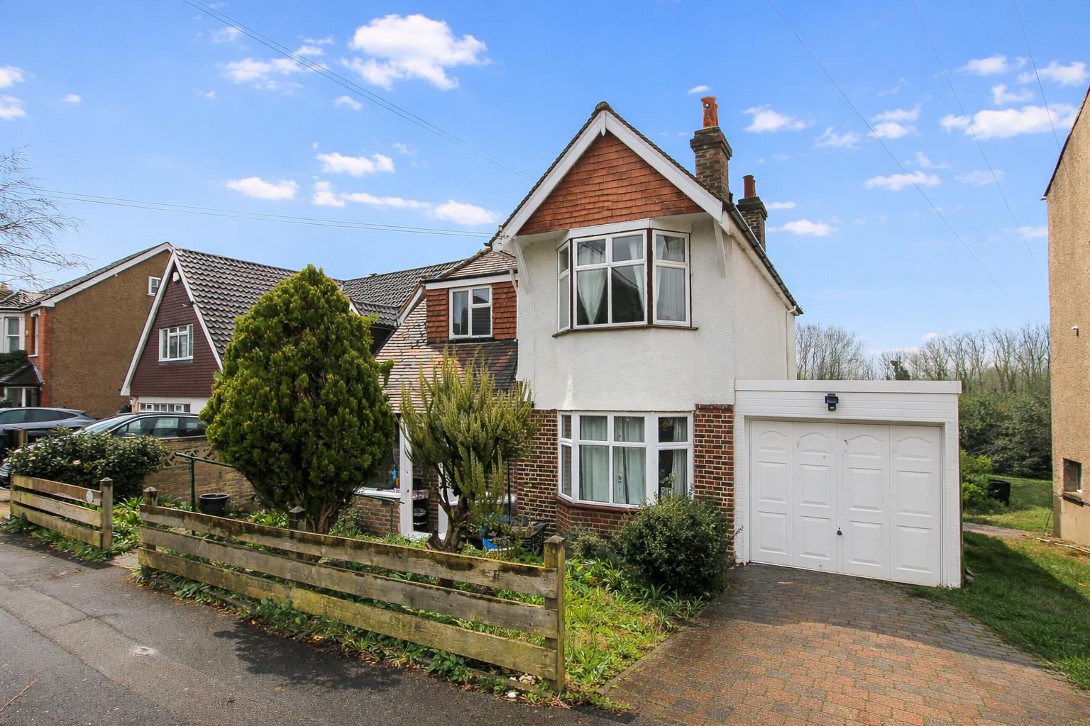 3 bed property in Woodmansterne Road, Coulsdon